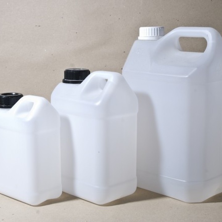 Jerrycan , bidon en plastique PE naturel non gerbable din 42
