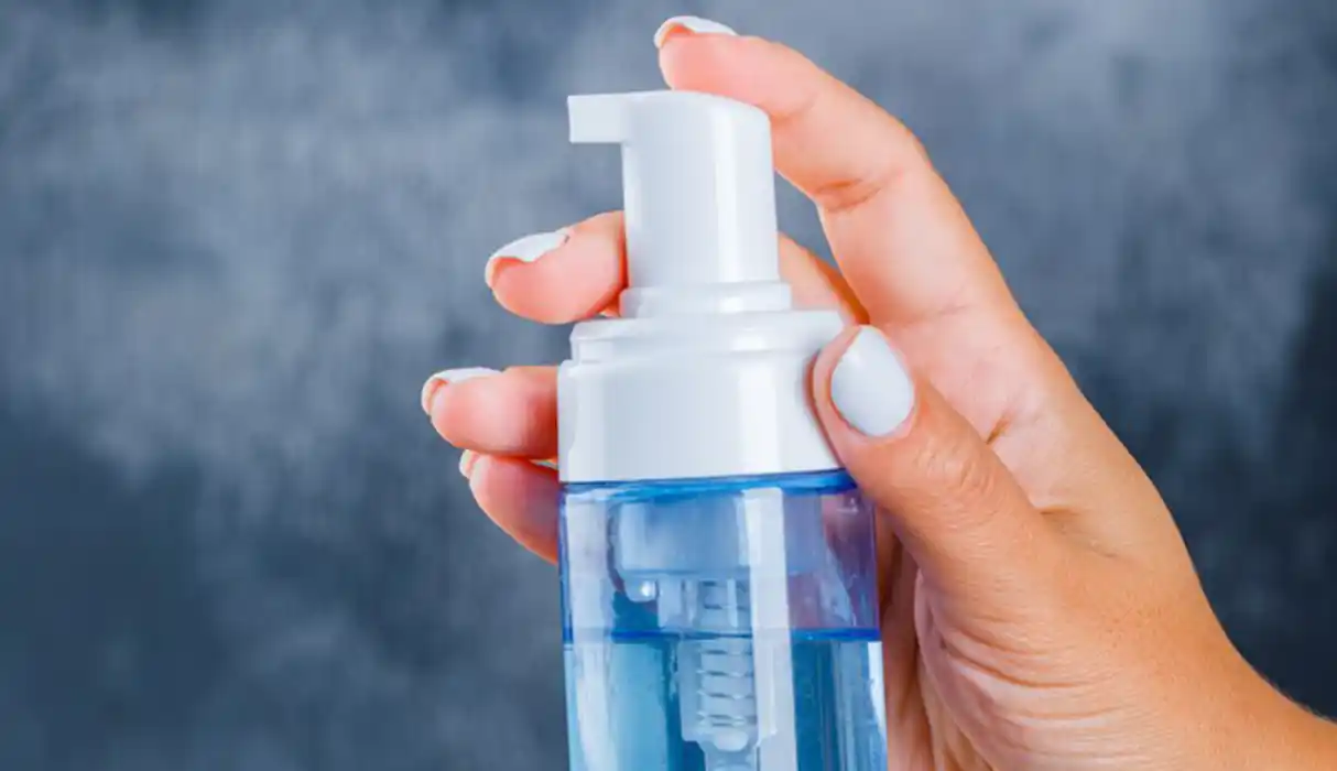Flacon Foamer en Plastique PET Cristal et PEHD Blanc : L'Idéal pour la Cosmétique et l'Aromathérapie